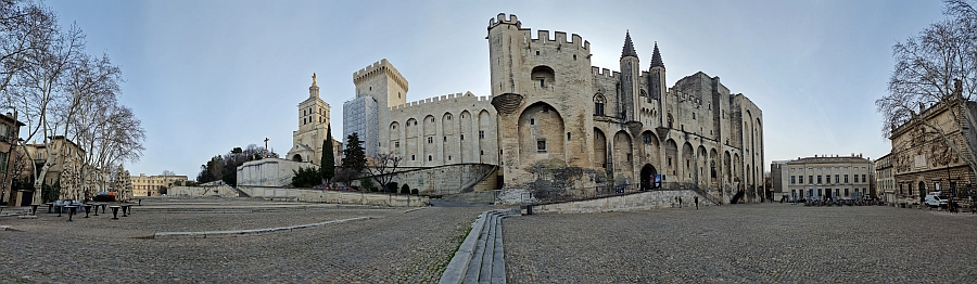 Papeška palača, Avignon, 21. 2. 2024. Slika je vidna v Google Chromu
